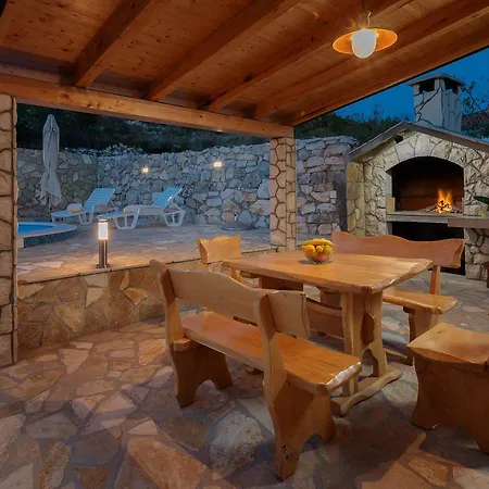 Stara Kula Villa Ljubitovica
